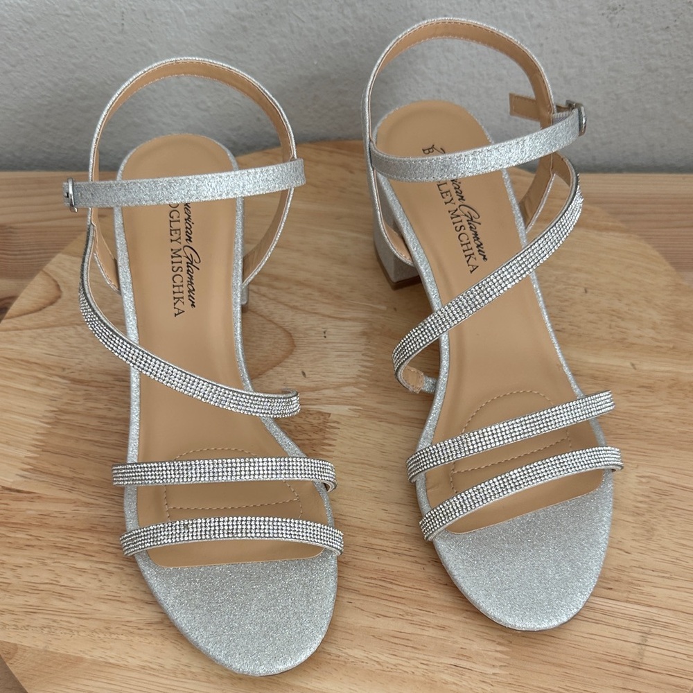 American Glamour Badgley Mischka Womens Londyn Heeled Sandals 7M